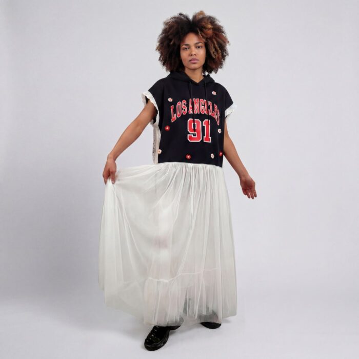 Robe sweat à capuche Los Angeles avec jupe de princesse en tulle upcylcée par Aliona Sama