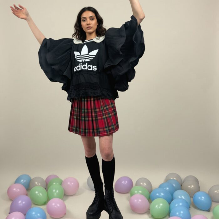 Top Adidas revisité avec manches volumineuses plissées