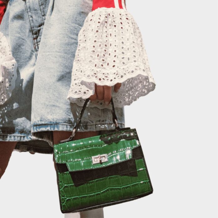 Mini sac à main vert texture croco vintage en similicuir